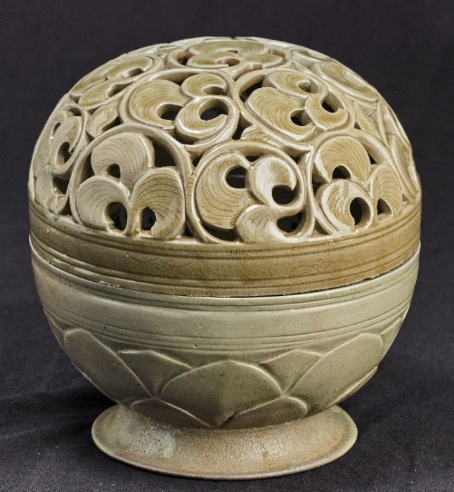 图1 北宋越窑青瓷香炉，黄岩博物馆藏1562-A-02.jpg