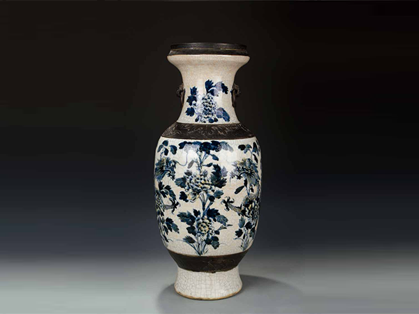 清成化款青花龙纹铺首开片大瓷瓶.png